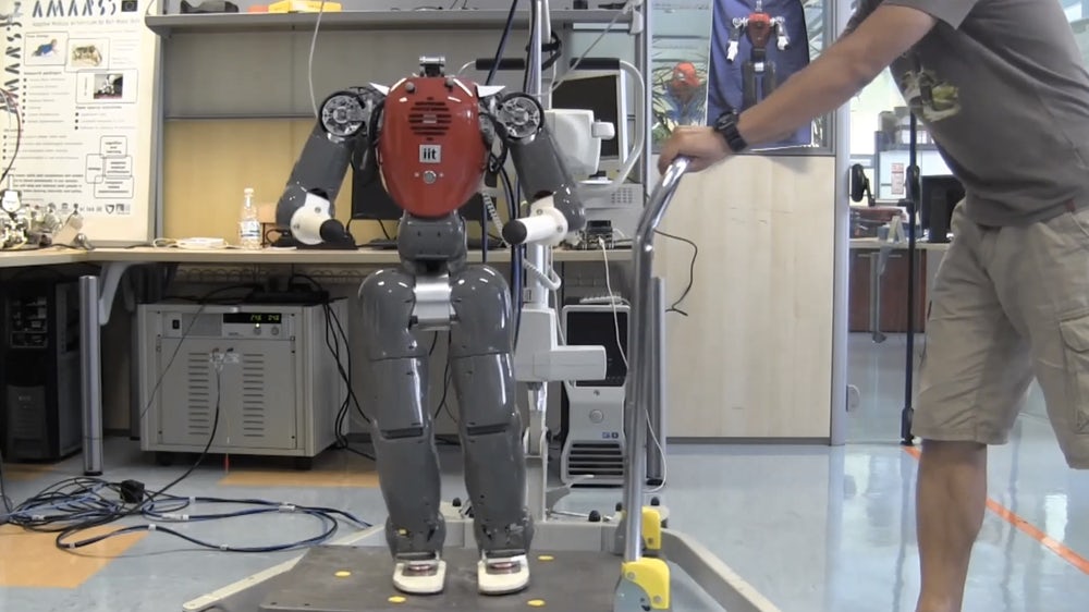 Universidade de Tóquio desenvolve robô que se mexe como humano